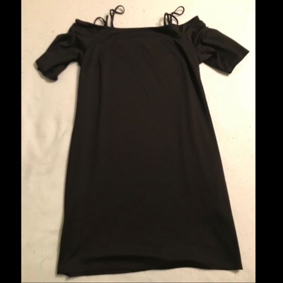 H&M Tops - EUC H&M Basic Black Off the Shoulder Top XL